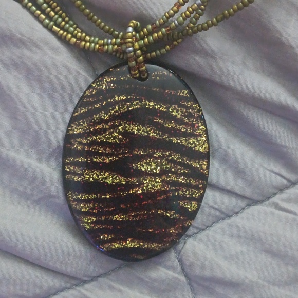 Quadruple Strand Necklace with Large Oval Pendant Green - Picture 2 of 3